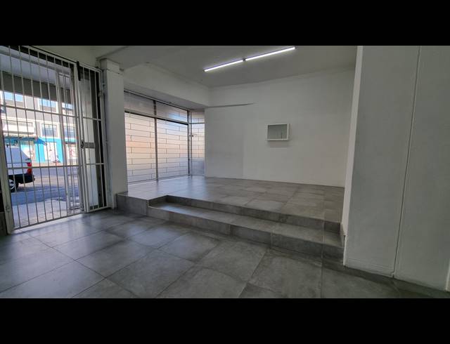 250M² BUILDING TO LET IN WOODSTOCK